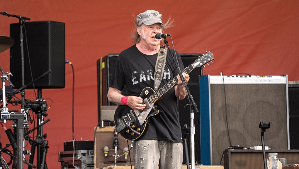La maladie amène Neil Young et Crazy Horse à annuler le spectacle du Ottawa Bluesfest;  La progéniture en manchette