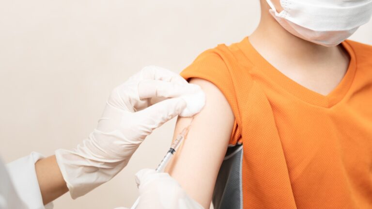 La tentative d'un père d'empêcher la vaccination de ses enfants contre le VPH rejetée par un tribunal de la Colombie-Britannique
