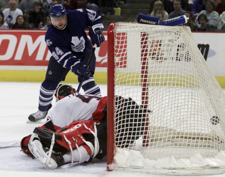 L'ancien attaquant des Maple Leafs de Toronto, Sergei Berezin, est décédé à l'âge de 52 ans