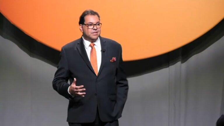 L'ancien maire de Calgary, Naheed Nenshi, remporte la direction du NPD en Alberta