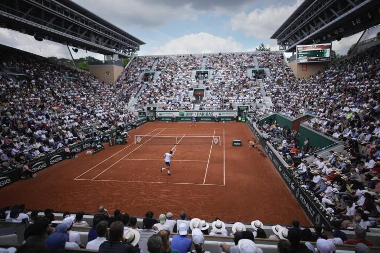 Le CIO invite huit joueurs de tennis russes et deux biélorusses à participer en tant que joueurs neutres aux Jeux olympiques de Paris