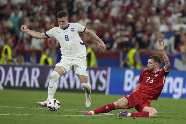 Le Danemark se qualifie pour les huitièmes de finale du Championnat d'Europe après un match nul 0-0 contre la Serbie
