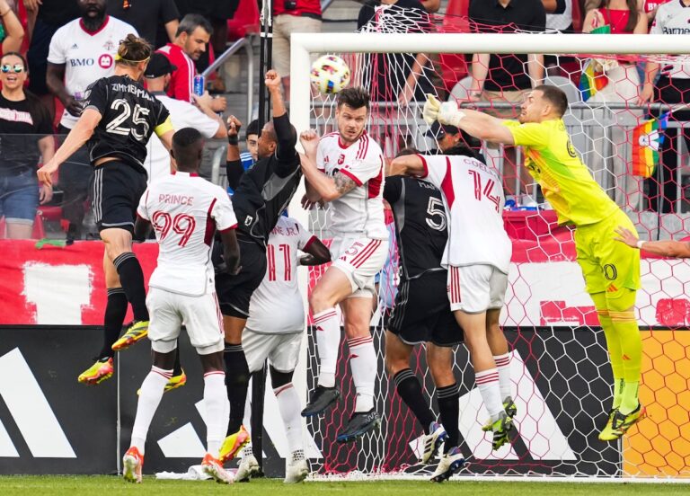 Le Toronto FC paie pour les occasions de but manquées et s'incline 2-1 contre le Nashville SC
