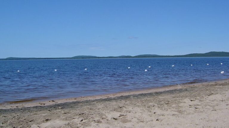 Le corps d'un enfant retrouvé dans un réservoir après une tragédie nautique dans les Laurentides au Québec