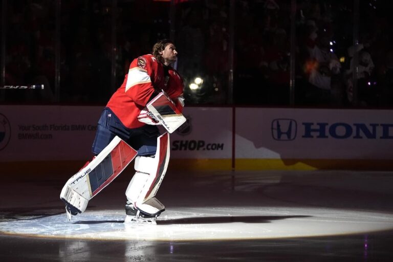 Le gardien des Panthers Sergei Bobrovsky ne ralentit pas à 35 ans et la finale de la Coupe Stanley l'attend