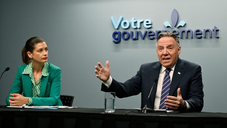 Le gouvernement Legault poursuit un « troisième lien » controversé à Québec