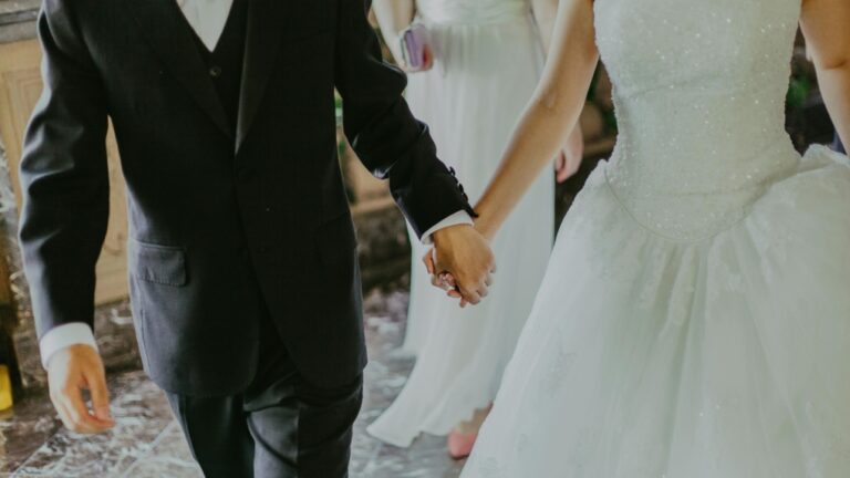 Marriage today may be harder than it was 10 years ago, but one psychologist says there are ways to strengthen that connection. (Pexels)