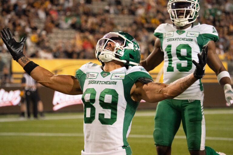 Le panier de Brett Lauther lors du dernier jeu permet aux Roughriders de remporter une victoire de 33-30 contre les Tiger-Cats