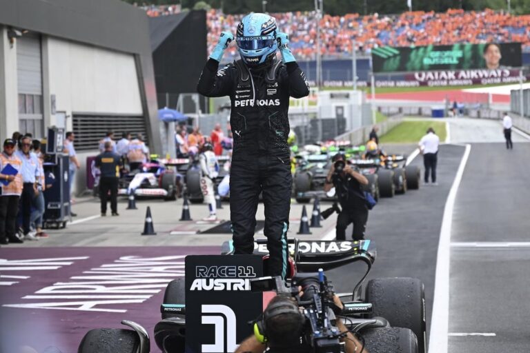 Le pilote Mercedes George Russell remporte le GP d'Autriche de Formule 1 après l'affrontement entre Verstappen et Norris devant