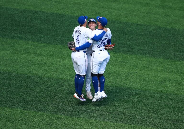 Le rassemblement en deuxième manche mène les Blue Jays de Toronto devant les Guardians de Cleveland 5-0