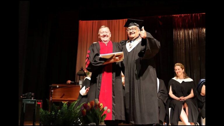 Le récent diplômé du Northern College a 71 ans et ne montre aucun signe de ralentissement