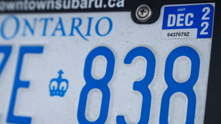 Le renouvellement automatique des plaques d’immatriculation de l’Ontario commence la fête du Canada