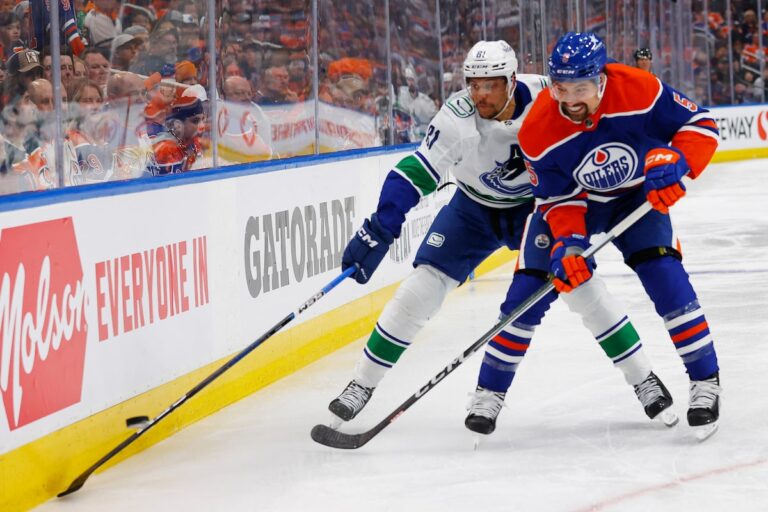 Les Canucks signent l'attaquant Dakota Joshua pour une prolongation de contrat de quatre ans