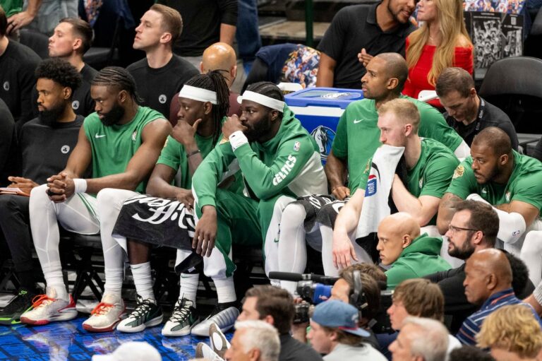 Les Celtics ont été durement renversés par les Mavericks lors du quatrième match de la finale de la NBA, mais rentrent chez eux avec une chance de décrocher