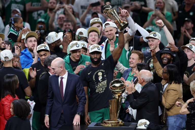 Les Celtics remportent le 18e championnat NBA avec une victoire 106-88 dans le cinquième match contre les Dallas Mavericks