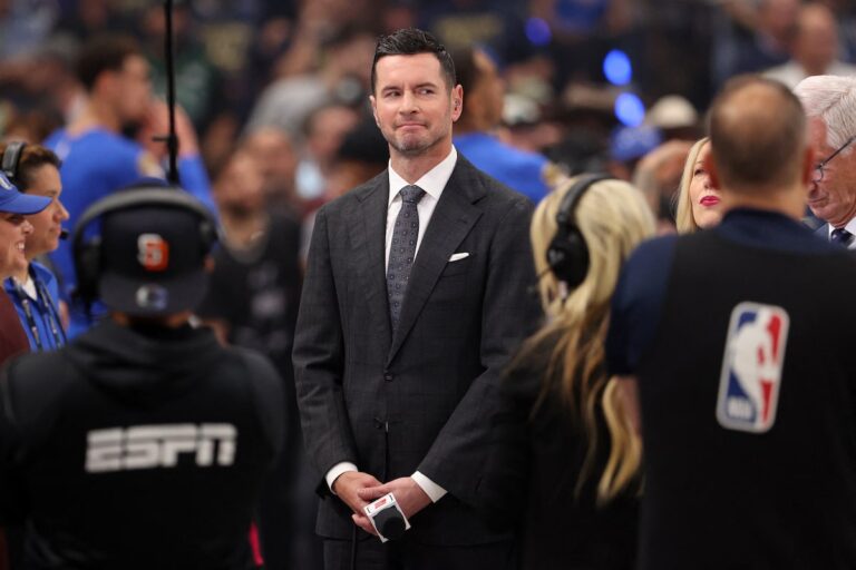 Les Lakers embauchent JJ ​​Redick comme nouvel entraîneur-chef, selon une source AP