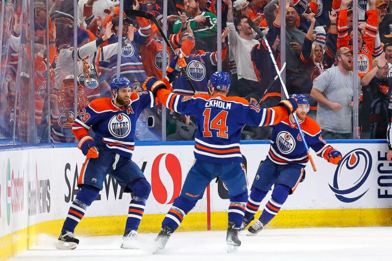 Les Oilers reviennent d'un départ lent pour une victoire de 5-2 et égalisent les séries avec les Stars