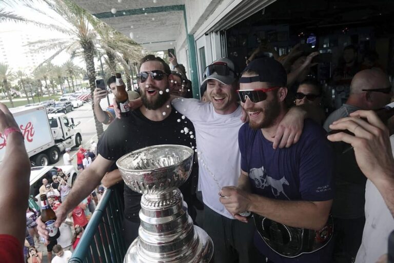Les Panthers ont parcouru un long chemin vers le titre.  La Coupe Stanley prouve que le chemin était le bon
