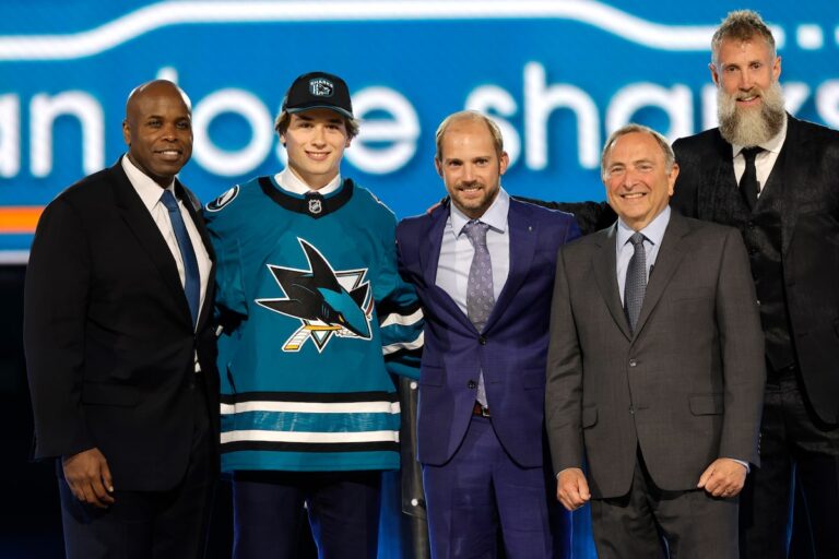 Les Sharks choisissent Celebrini en premier au repêchage de la LNH