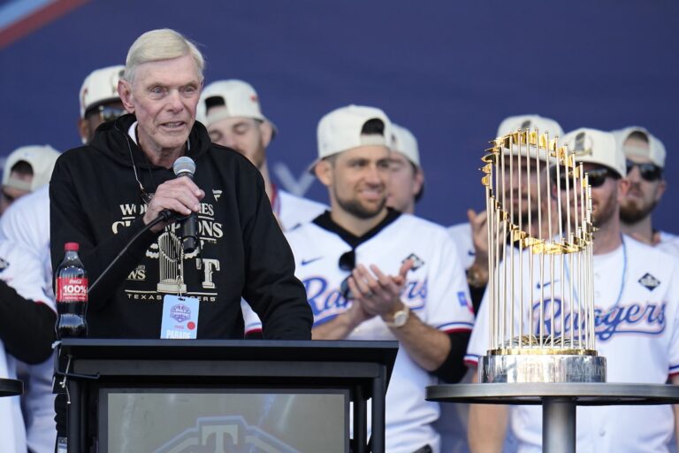 Les Texas Rangers frustrent les défenseurs LGBTQ+ en tant que seule équipe de la MLB sans soirée de la fierté