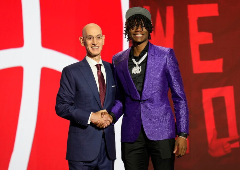 Les Toronto Raptors ont sélectionné le meneur de Baylor Ja'Kobe Walter au 19e rang du repêchage de la NBA