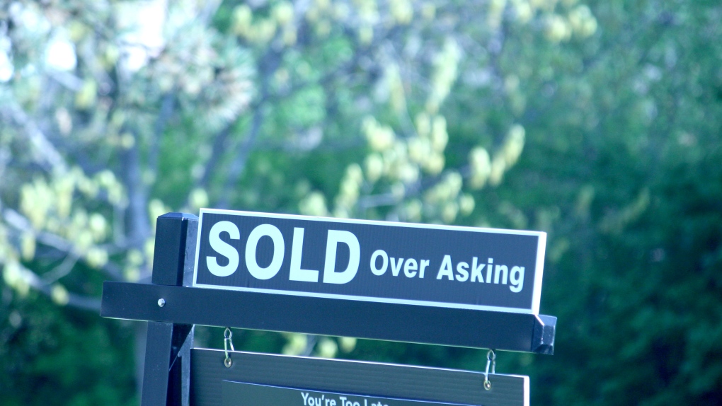 Les acheteurs potentiels de maison restent encore à l’écart au Canada.  Voici pourquoi