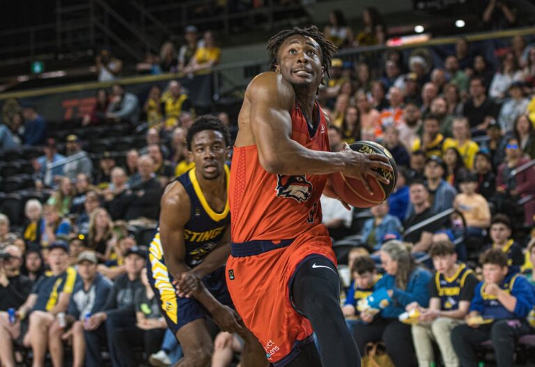 Les bandits mettent fin au record parfait des Stingers en CEBL avec une victoire de 93-90