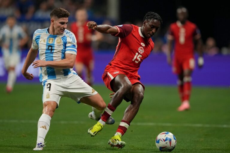 Les déclarations racistes contre le joueur canadien Moise Bombito après le match d'ouverture de la Copa America condamnées par les organisations