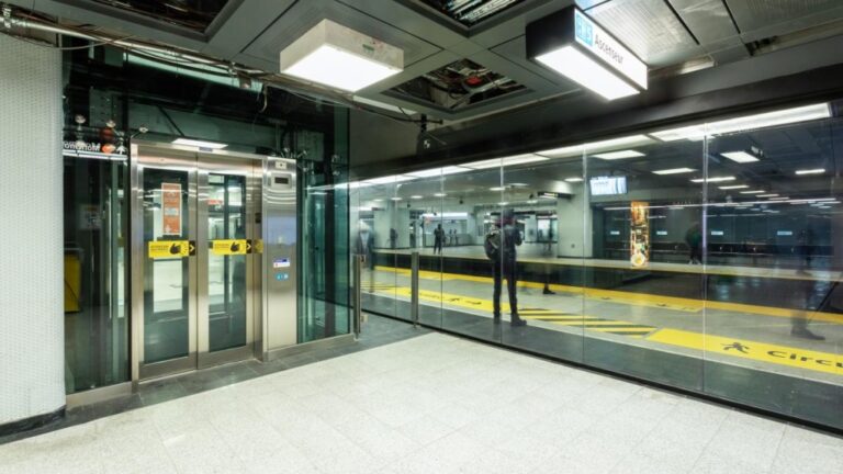 Les défenseurs de l'accessibilité craignent un possible retard dans l'ajout d'ascenseurs dans les stations de métro de Montréal