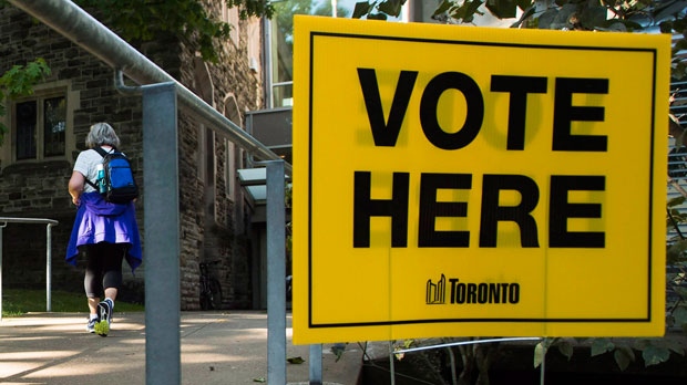 Les électeurs se rendent aux urnes pour l'élection partielle de Toronto, tous les yeux rivés sur la question de savoir si les libéraux occuperont leur siège