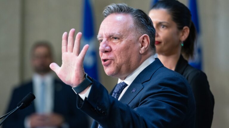 Les niveaux d'immigration actuels pourraient conduire à une « réaction excessive », selon le premier ministre du Québec