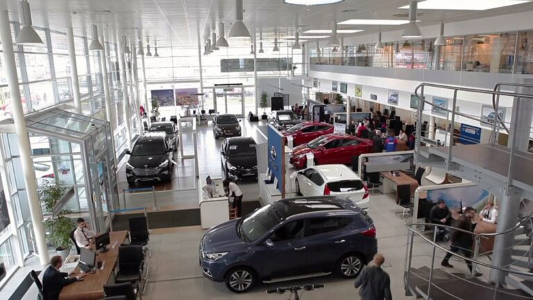 Les pirates informatiques de CDK veulent des millions de rançons pour mettre fin à une panne chez les concessionnaires automobiles, rapporte Bloomberg News