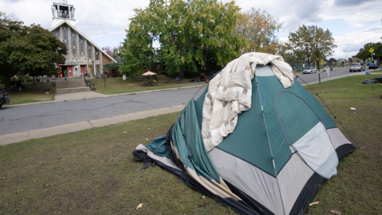 Les refuges de Montréal sont pleins alors que la demande augmente pour la population sans-abri