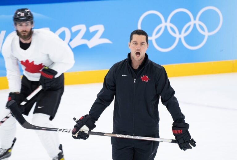 Les sénateurs ajoutent Nolan Baumgartner et Mike Yeo au personnel d'entraîneurs de Travis Green