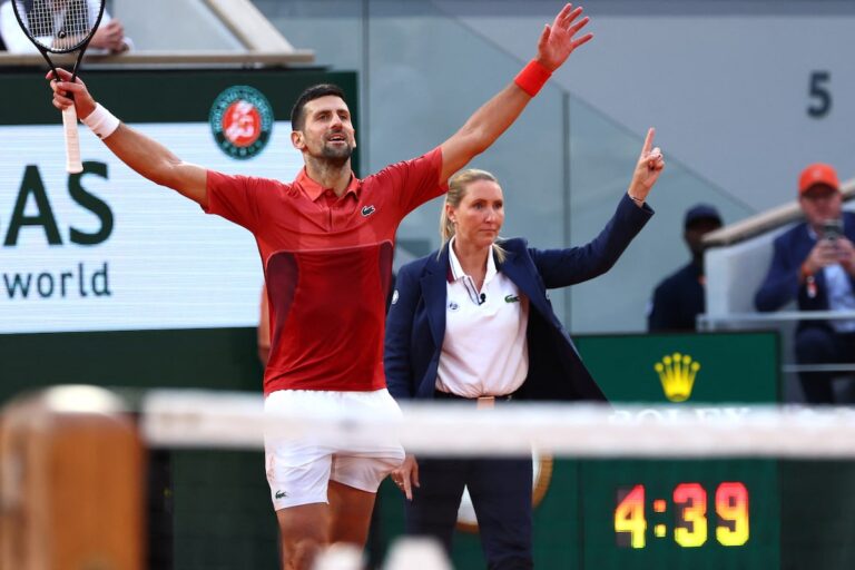 Novak Djokovic remporte son 370e match du Grand Chelem, mais n'est pas sûr de pouvoir continuer à Roland-Garros