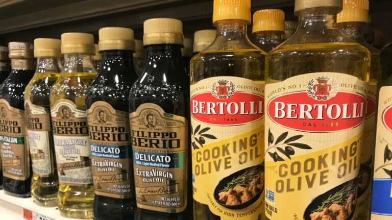 Pourquoi l'huile d'olive est si chère en ce moment et son impact sur les restaurants