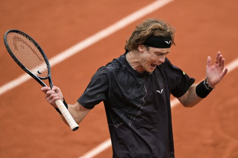 Rublev tombe au troisième tour de Roland-Garros tandis que Swiatek, Gauff, Sinner et Tsitsipas passent à autre chose