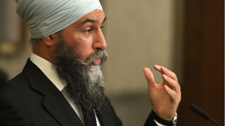 Singh est « plus alarmé » après avoir lu le rapport, mais il ne rompra pas l'accord libéral-NPD