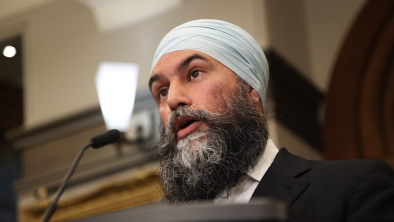 Singh ne rompra pas le pacte avec les libéraux malgré les craintes que le Premier ministre ne protège pas la démocratie