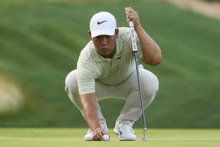 Tom Kim s'accroche à une avance d'un coup sur Scheffler et Bhatia dans le championnat des voyageurs retardé par la pluie