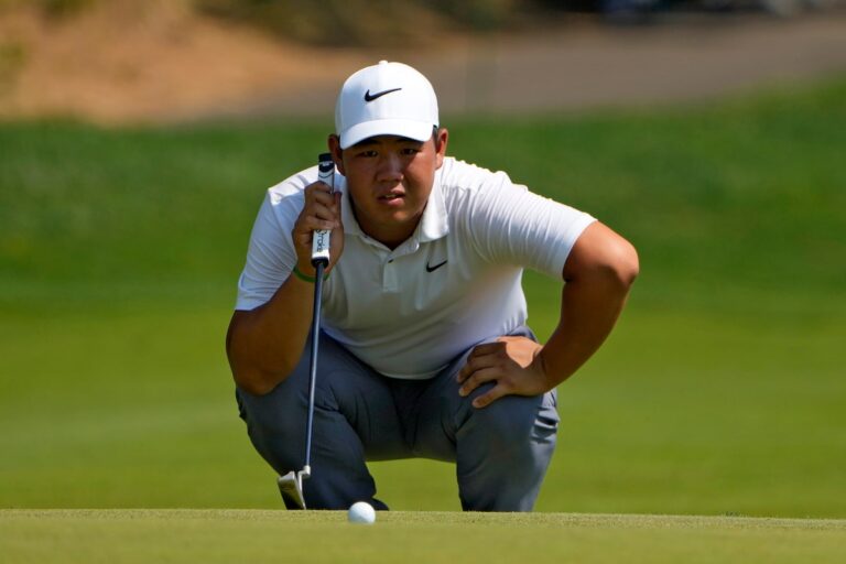 Tom Kim tire 62 pour mener les Travelers, avec le numéro 1 mondial Scottie Scheffler à trois coups derrière.