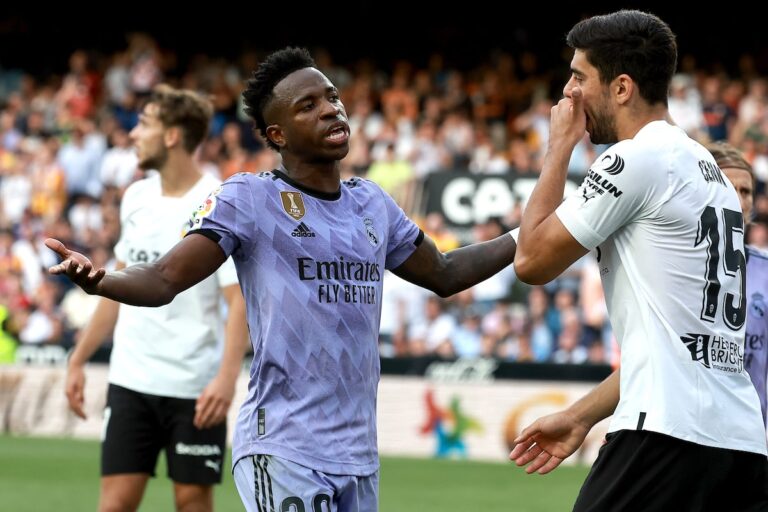 Trois supporters de Valence condamnés à huit mois de prison pour abus racistes contre Vinicius Junior