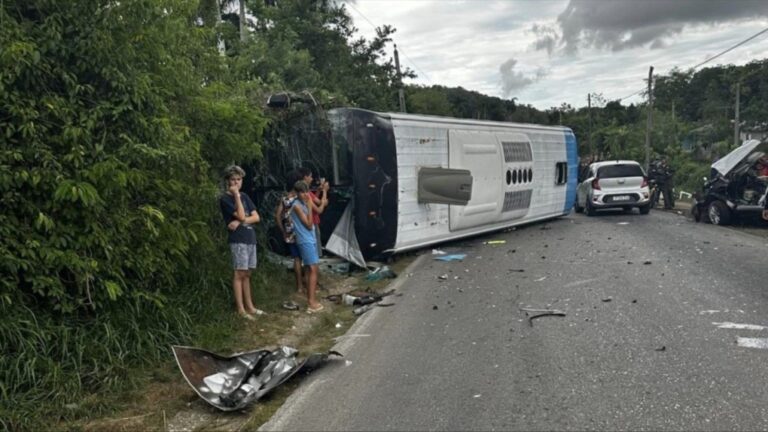 Un autobus transportant des touristes québécois s'écrase à Cuba, faisant 1 mort et 26 blessés