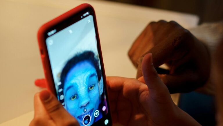 More teens and even younger kids are using social media today. (Cottonbro Studio)