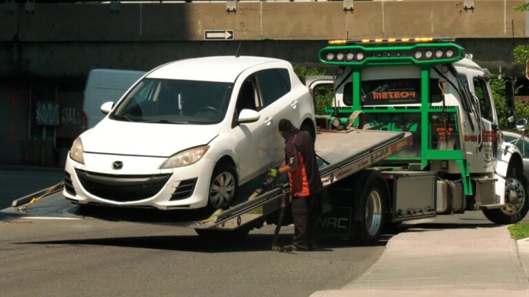 Un voleur de voiture présumé à Montréal s'enfuit avec un bébé à bord