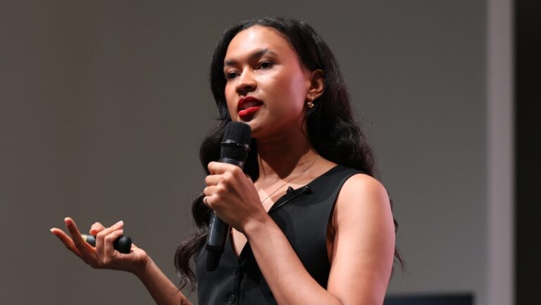 Une Montréalaise remporte un concours pancanadien de présentation d'un appareil pour soulager les douleurs menstruelles