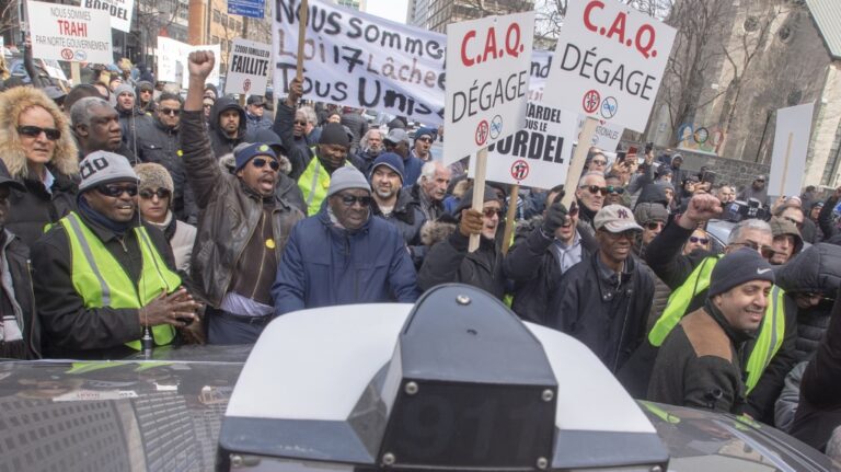 « Victoire historique » : un juge ordonne à Québec de payer 143 millions de dollars aux chauffeurs de taxi