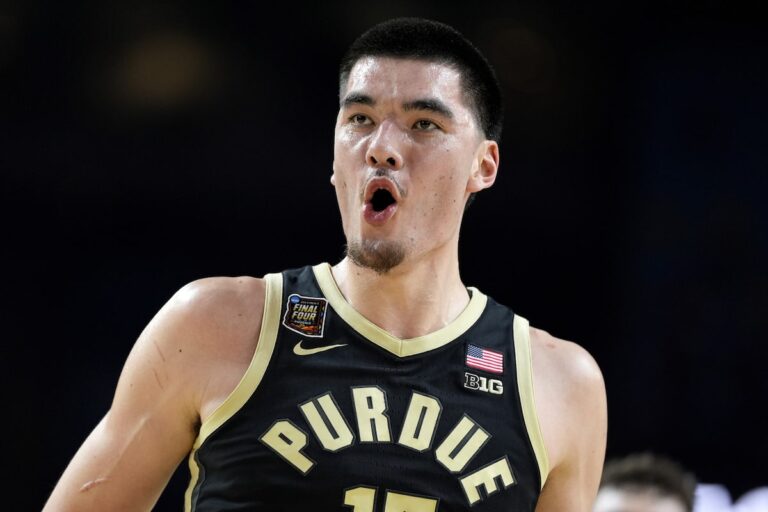 Zach Edey de Toronto envisage le top 20 alors que les Raptors continuent de se reconstruire lors du repêchage de la NBA