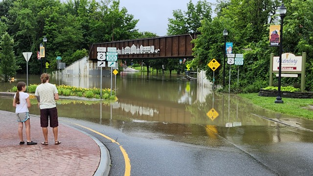 Routes fermées en raison des hautes eaux à Waterbury - KEVIN MCCALLUM ©️ SEVEN DAYS