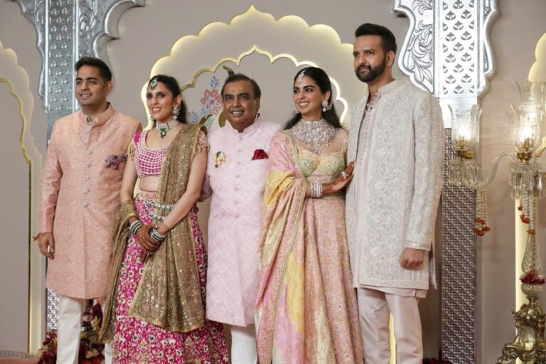 Kim Kardashian, John Cena et d'autres stars arrivent en Inde pour le mariage le plus extravagant de l'année